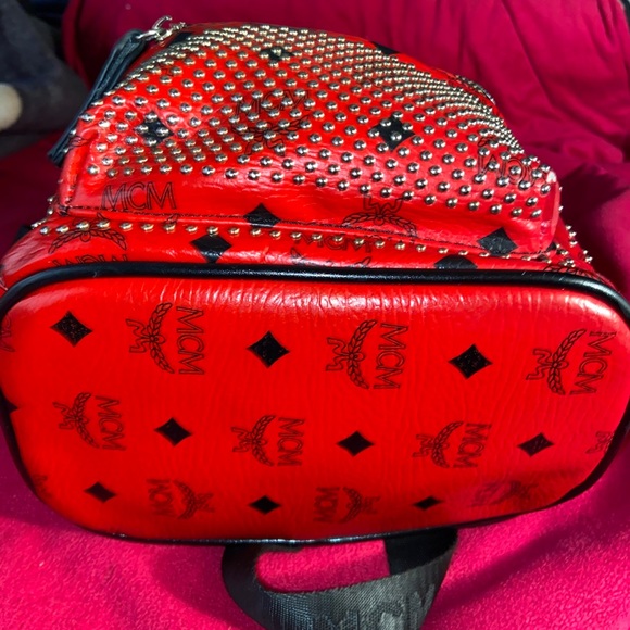 Red and black MCM backpack - Picture 3 of 6